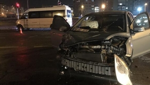 Kayseri'de minibüs ile otomobil çarpıştı: Yaralılar var
