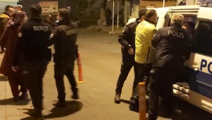 Takip ettiği kocasını bir kadının evinde yakalayınca ortalığı birbirine kattı