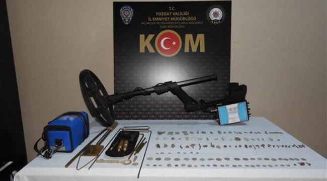 Yozgat'ta bir evde tarihi eser olduğu değerlendirilen 45 sikke ve 75 obje ele geçirildi