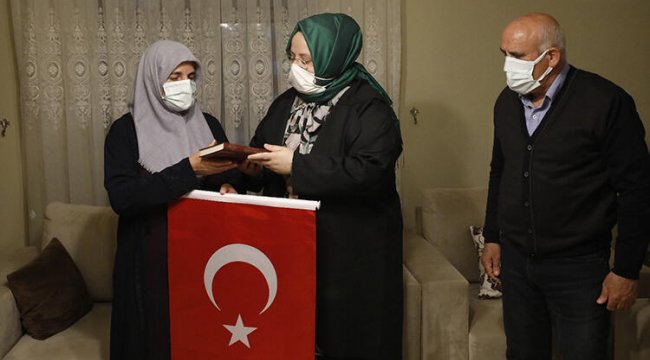 Bakan Selçuk'tan şehit ailesine ve Kıbrıs gazisine ziyaret