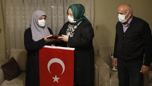 Bakan Selçuk'tan şehit ailesine ve Kıbrıs gazisine ziyaret