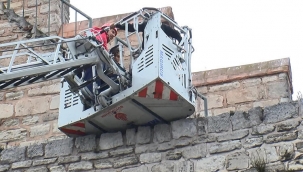 Çocukların ağladığını duyanlar itfaiyeyi aradı! Yürekleri ağza getiren anlar...