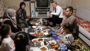 Cumhurbaşkanı Erdoğan, bir vatandaşın evinde iftar yaptı