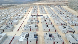İdlib'te çadırda yaşayan Suriyelilere Kızılay'dan briket ev