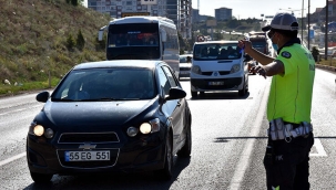 43 ilin geçiş noktasında trafik yoğunluğu! Tam kapanma sonrası...