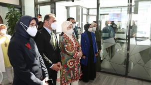 Emine Erdoğan, Beyoğlu'nda atıktan dönüştürülen ürünlerin yer aldığı serginin açılışını yaptı