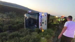 Aksaray'da yolcu otobüsü devrildi: 22 yaralı... 'Camı kırıp yaşlı ve çocukları dışarı çıkardık'