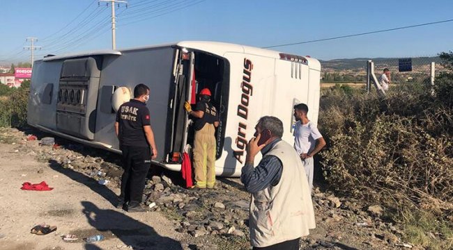 Uşak'ta yolcu otobüsü devrildi! Yaralılar var