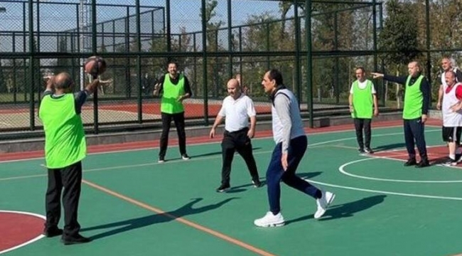 Cumhurbaşkanı Erdoğan'dan danışmanları ve bakanlar ile basketbol maçı