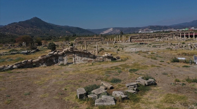 Magnesia'daki kazılarda Zeus Tapınağı'nın giriş kapısına ulaşıldı