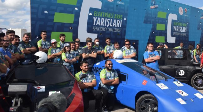 TEKNOFEST'te bir ilk! Selçuk Bayraktar tek tek inceledi