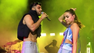 Zeynep Bastık konserinde Reynmen sürprizi! Kıyafeti olay oldu