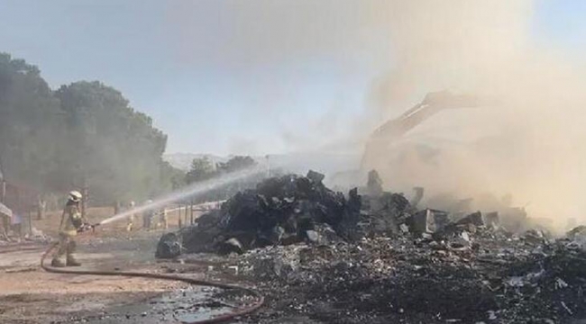 Bursa'da geri dönüşüm deposunda yangın