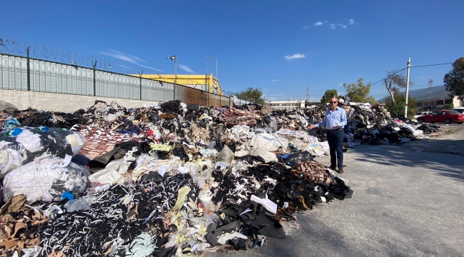Devasa çöplere, AK Parti Bornova’dan tepki