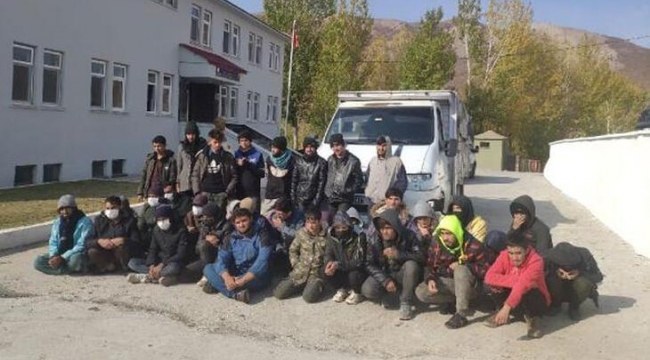 Kamyonette 38 kaçak göçmen yakalandı