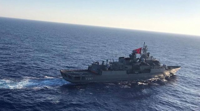 O gemi yine kara sularımızı ihlal etti, dışarı itildi!