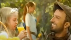 Tarkan'la rol alan küçük oyuncu şimdi çok ünlü