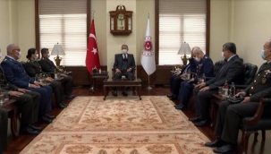 Bakan Akar, askeri öğretmenlerle bir araya geldi