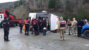 Erzincan'da yolcu otobüsü devrildi: 4’ü ağır 22 yaralı