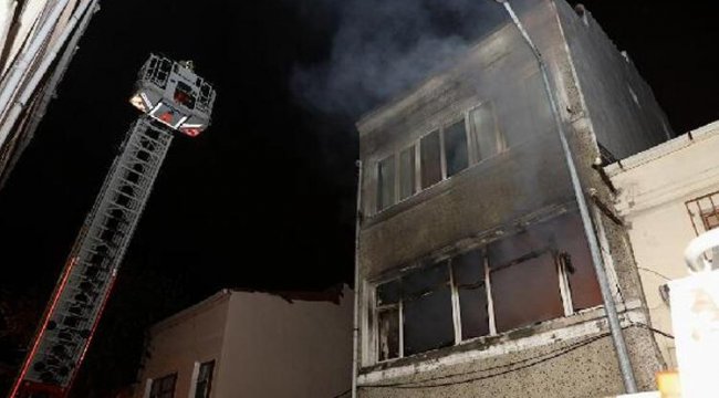 Fatih'te yangında can pazarı! Ekipler seferber oldu