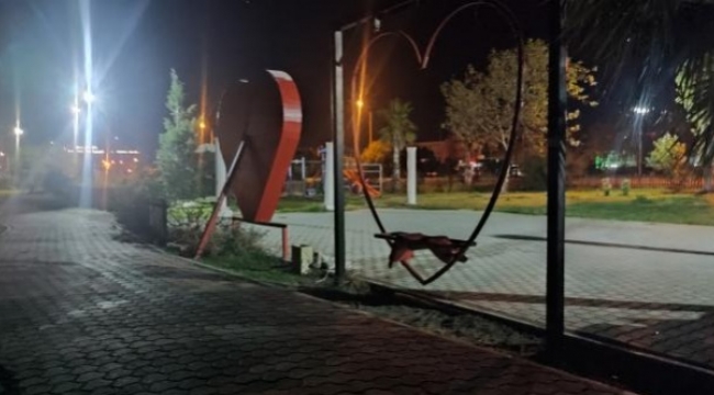 16 yaşındaki lise öğrencisi, salıncaktan düşerek yaşamını yitirdi