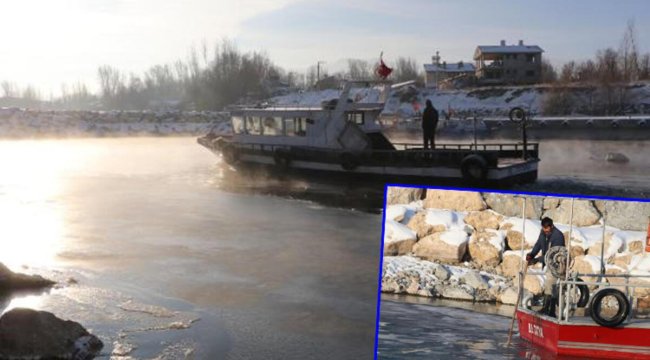 Balıkçılar, kısmen donan Van Gölü'ne buzları kırarak açıldı