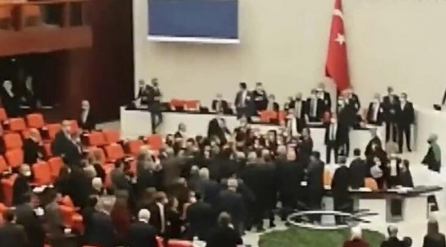 Meclis'te AK Parti ve CHP grubu arasında yumruklu kavga