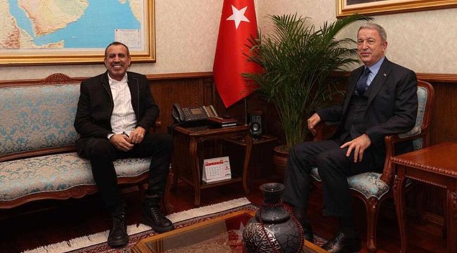 Bakan Akar, Mehmetçik Vakfı'na bağışta bulunan Haluk Levent'i kabul etti