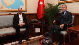 Bakan Akar, Mehmetçik Vakfı'na bağışta bulunan Haluk Levent'i kabul etti