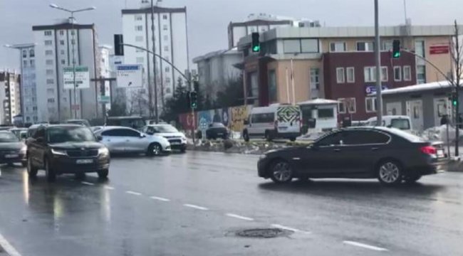 Başakşehir İlçe Emniyet Müdürlüğü'nün önünde yol kesip drift yaptılar
