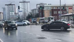 Başakşehir İlçe Emniyet Müdürlüğü'nün önünde yol kesip drift yaptılar