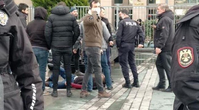 Çağlayan'da adliye önünde polise bıçaklı saldırı! Vurularak yakalandı