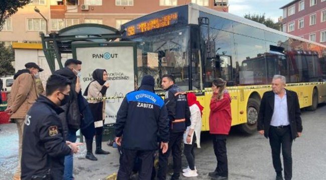 Eyüpsultan'da İETT otobüsü durağa çarptı! Çok sayıda yaralı var