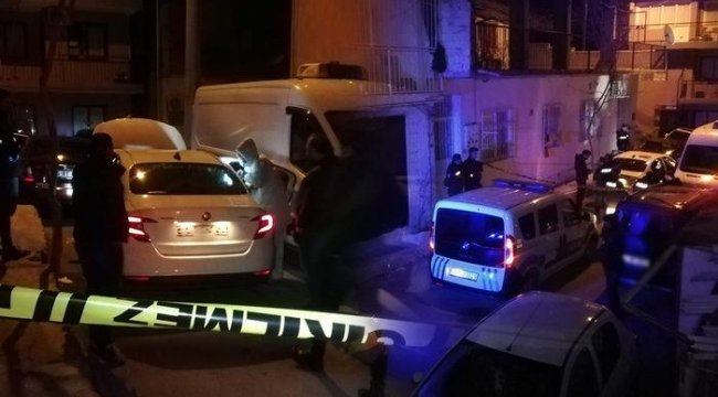 Otomobil içinde ağzı ve yüzü bezle kapatılmış ceset bulundu
