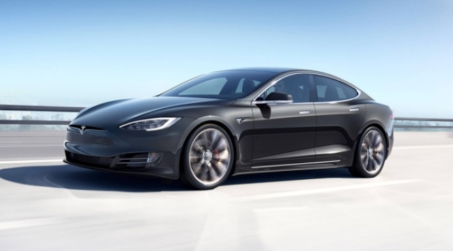 Tesla, 200 bin aracını geri çağırdı