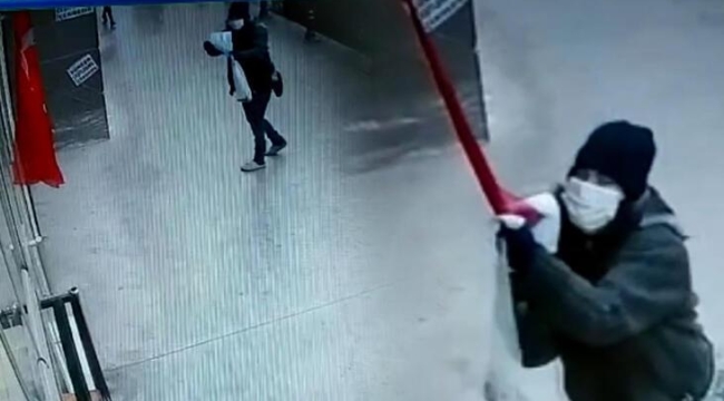 Türk bayrağına çirkin saldırı! Kimliği belirlendi, yakalandı