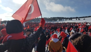 Türkiye şehitleriyle yürüdü