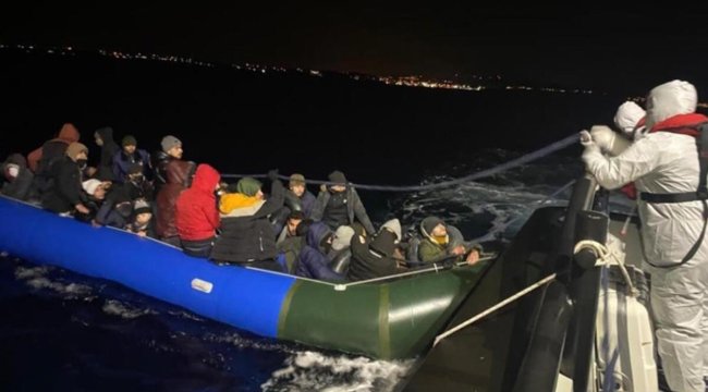 Yunanistan Türk kara sularına itti! İzmir açıklarında kurtarıldılar
