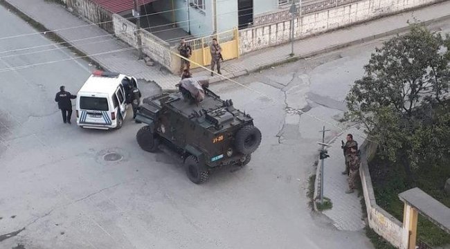 Polisten kaçarken yola el bombası attılar
