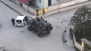 Polisten kaçarken yola el bombası attılar
