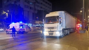 Yolun karşısına geçerken TIR çarptı: Acı haber