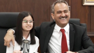 Bakan Özer koltuğunu 10 yaşındaki Yağmur Sena'ya bıraktı