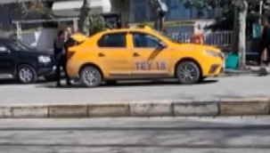 Kadıköy'de 'taksinin kapısını sert kapattın' tartışması