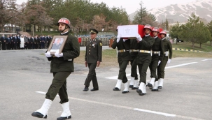 Şehit üsteğmen Ömer Delibaş için Hakkari'de uğurlama töreni