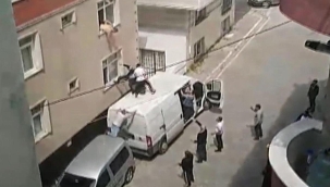 Yangında can pazarı yaşandı... Mahsur kalanları kamyonetiyle böyle kurtardı