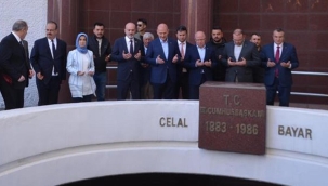 Bakan Soylu 3. Cumhurbaşkanı Celal Bayar'ın anıt mezarını ziyaret etti
