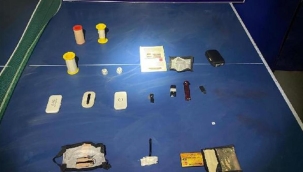 Cerrahi maske içinde kopya düzeneği bulundu