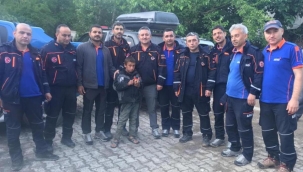 Kayıp çocuk bir evin balkonunda uyurken bulundu