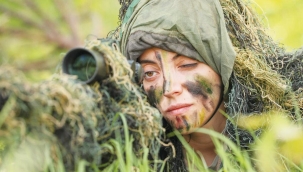 Sniper Didem 12'den vuruyor