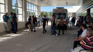 Bayburt'ta kavgayı ayırmak için araya girdi, bekçiyi 3 yerinden bıçakladı